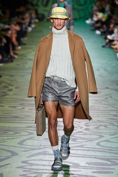Look 28